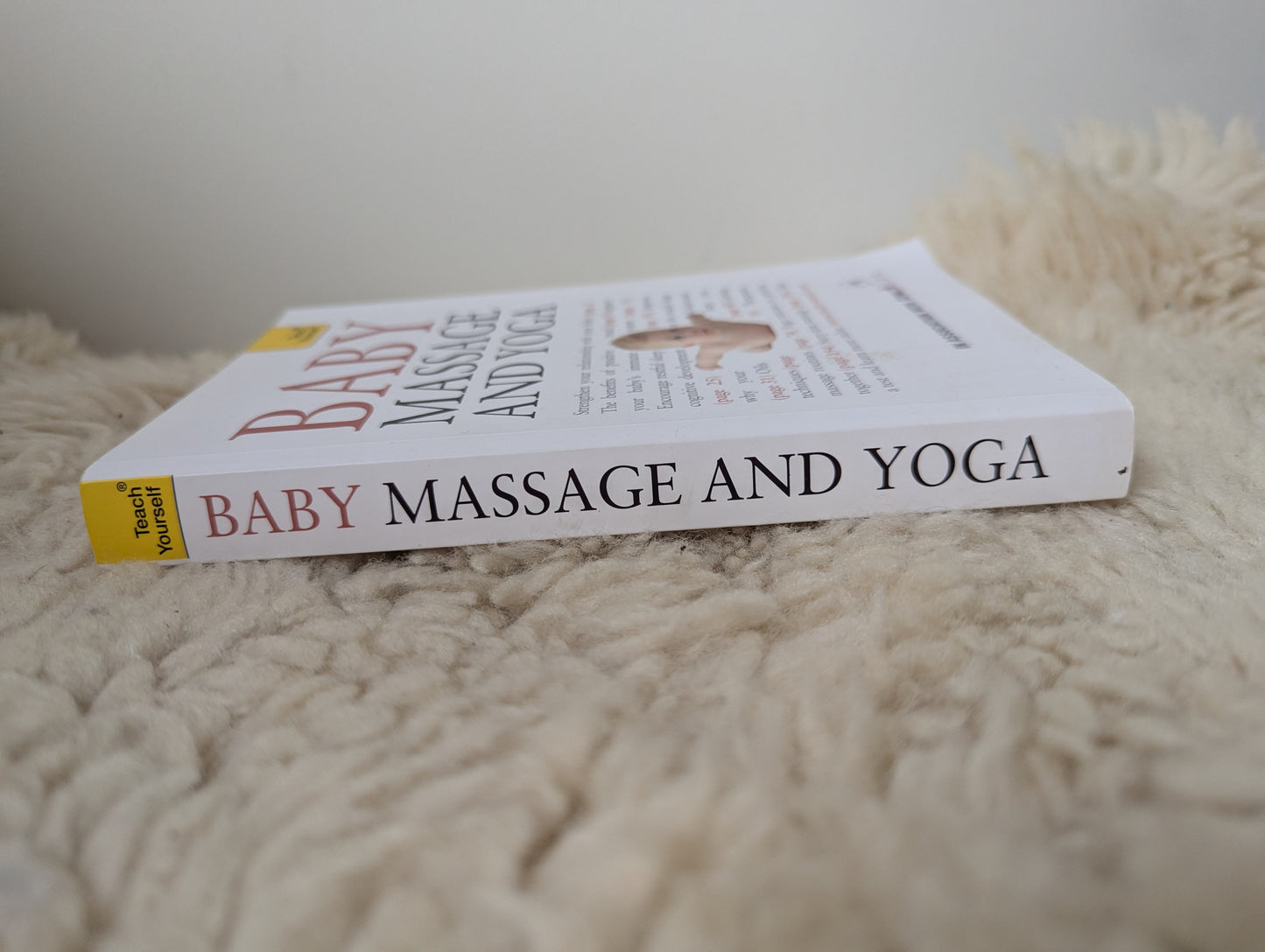 Boek - baby massage and yoga