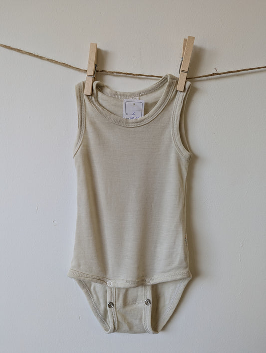 mouwloze romper - mt 50/56