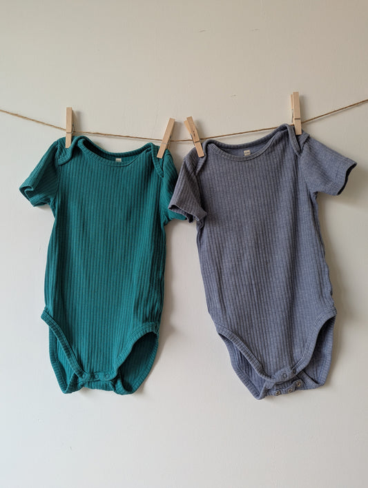 Twee rompers korte mouw - mt 86/92
