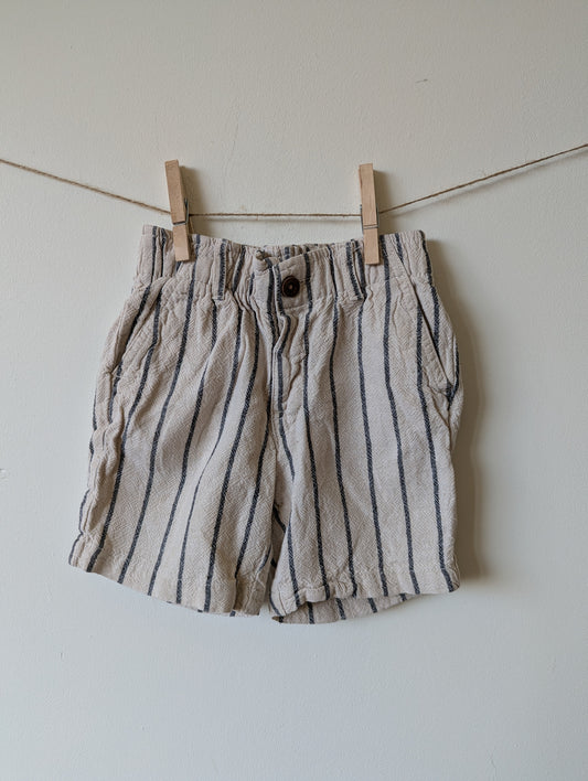 Korte broek - mt 104