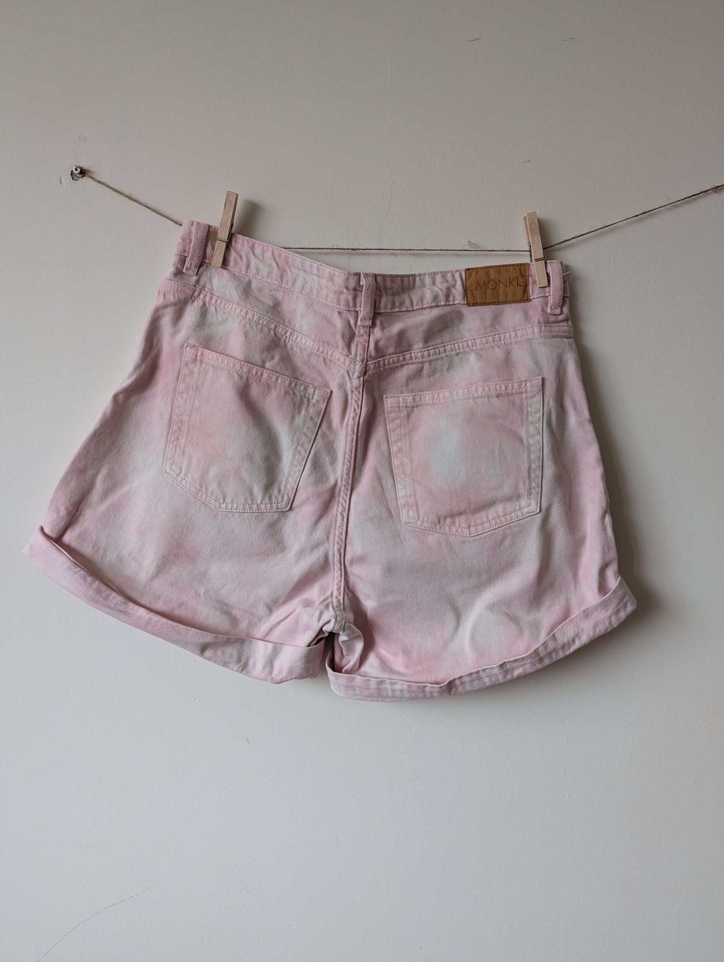 Korte broek - mt 32 (valt als 42/44 denk ik)