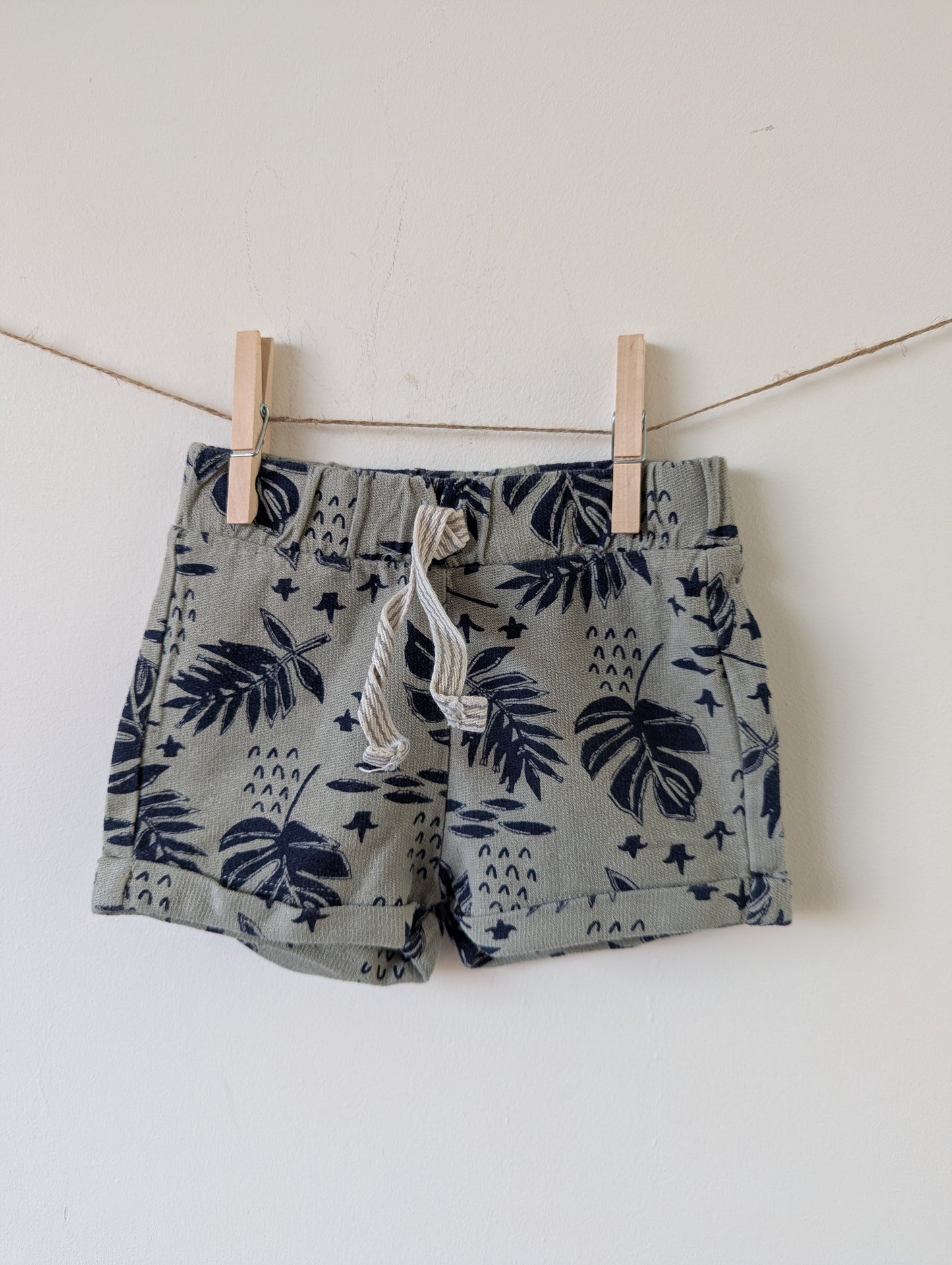 Korte broek - mt 68