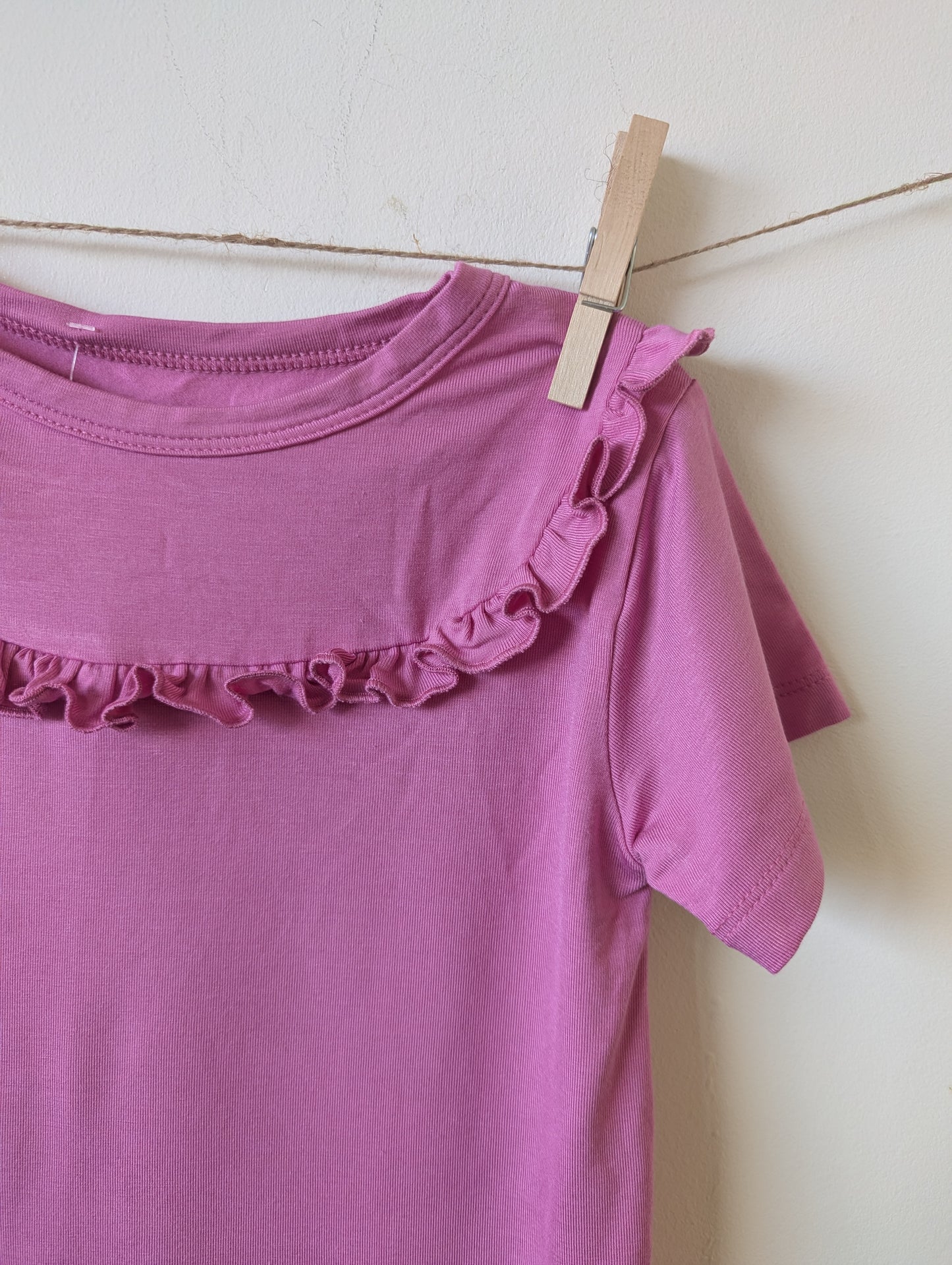 T-shirt - mt 110/116  *nieuw*