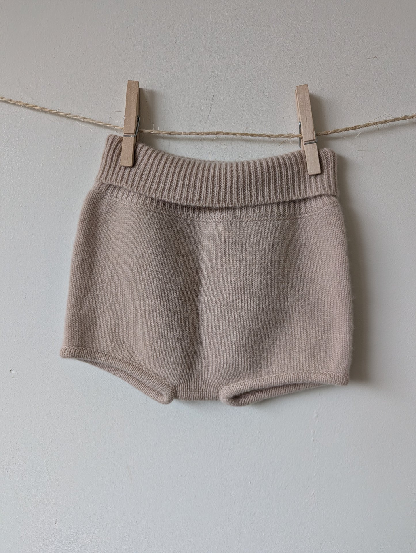 Korte broek - mt 68    *nieuw*
