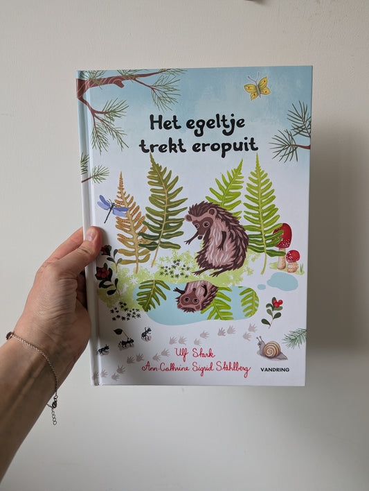 Boek - Het egeltje trekt eropuit